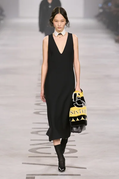 Look 10